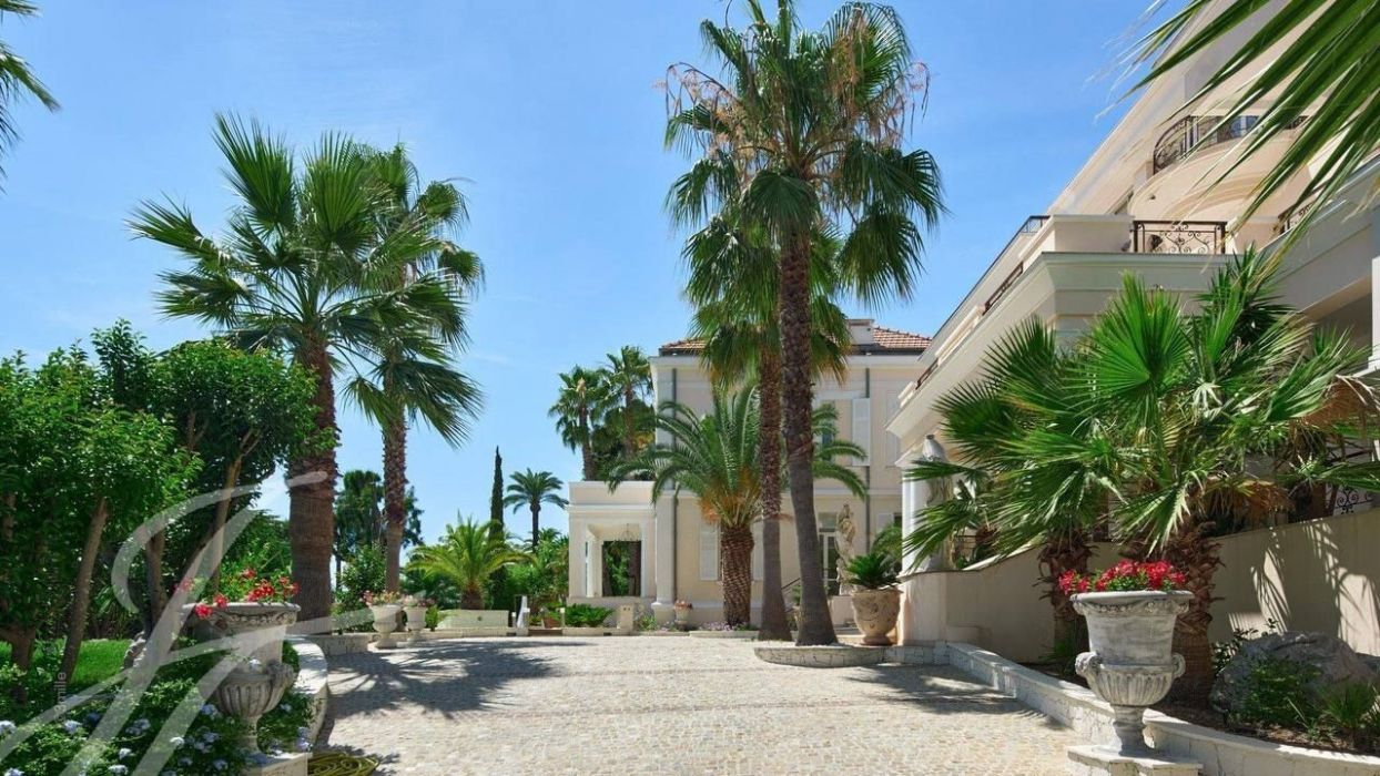 Projects - House Projects - Villa Cannes 21829 Sq.ft. - A photo  6